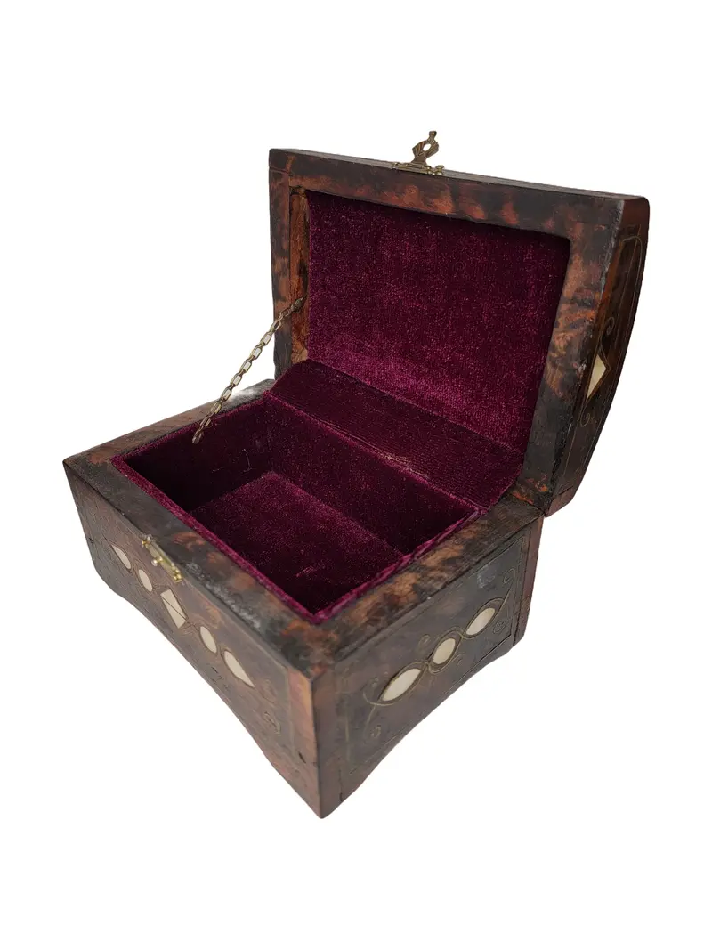 Artisan-Crafted Wooden Keepsake Box – Inlaid With Mother-Of-Pearl, Hand-Finished Design 1