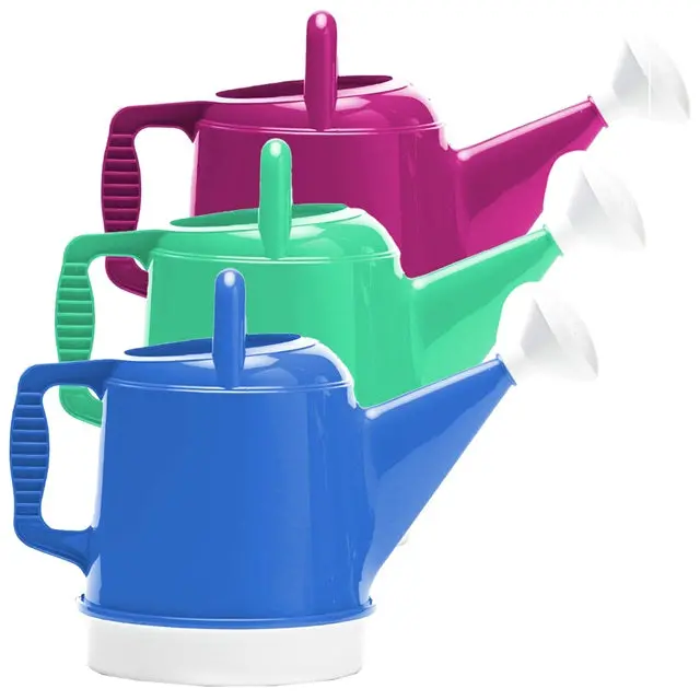 Bloem Deluxe 2.5-Gallon Ergonomic Plastic Watering Can 1