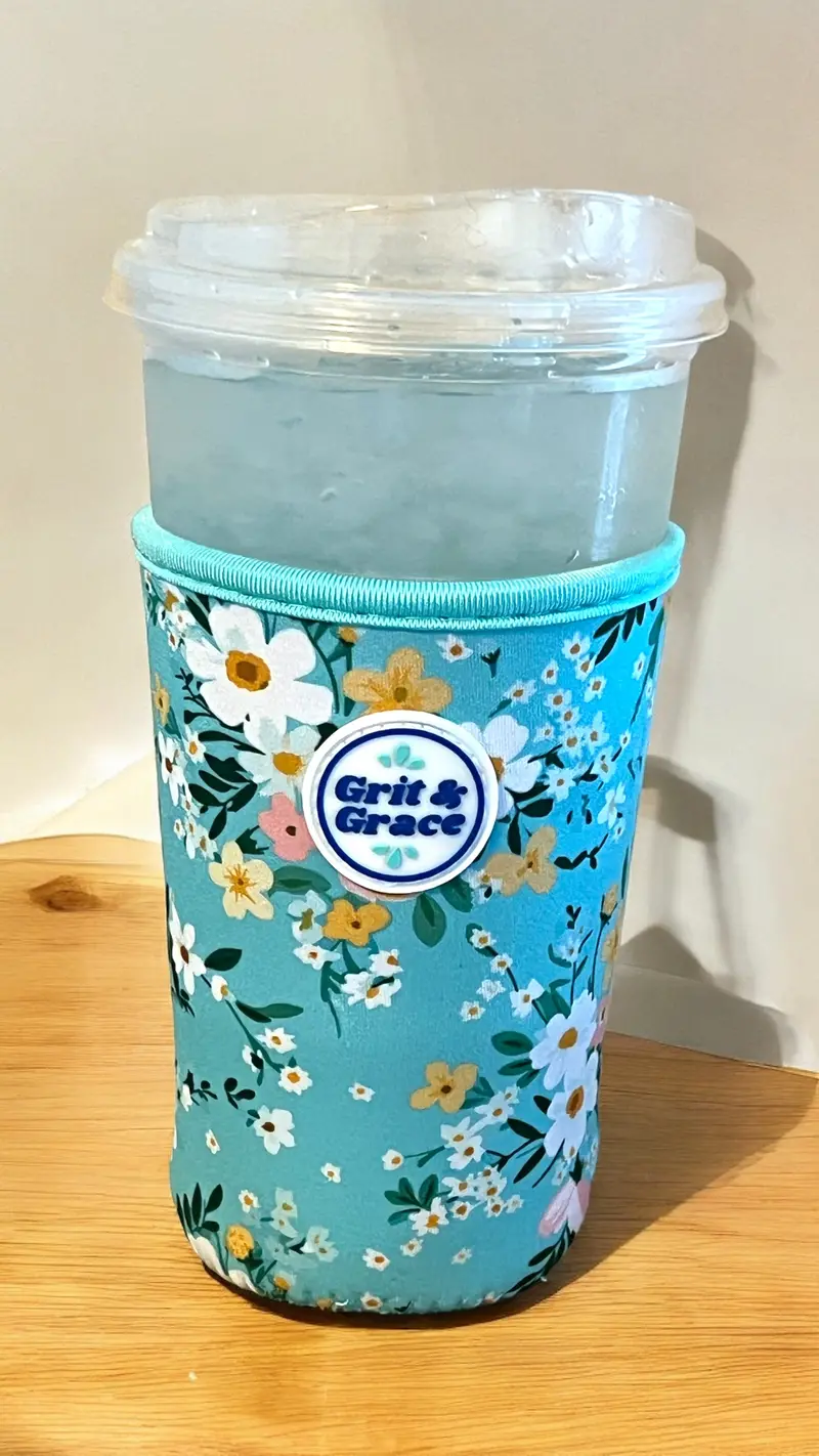 Daisy Field Iced Coffee Carrier 1