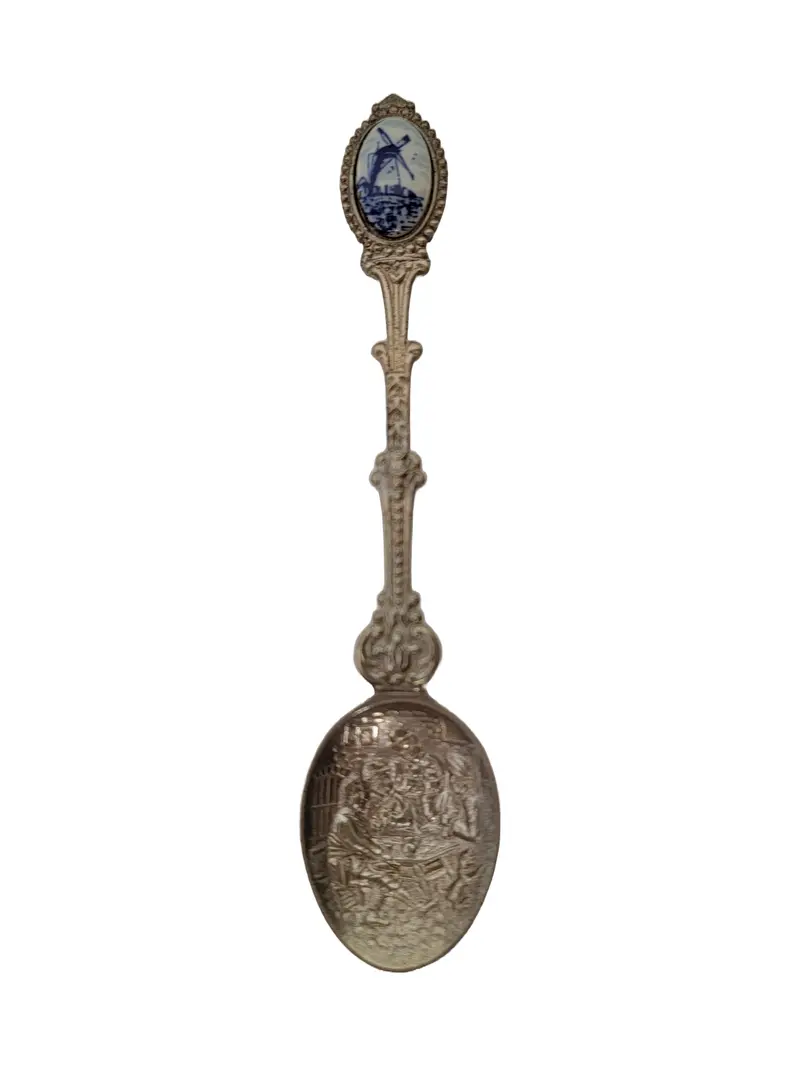 Holland Folk Life Vintage Souvenir Spoon – Dutch Heritage Collectible, Hand-Engraved Design 1